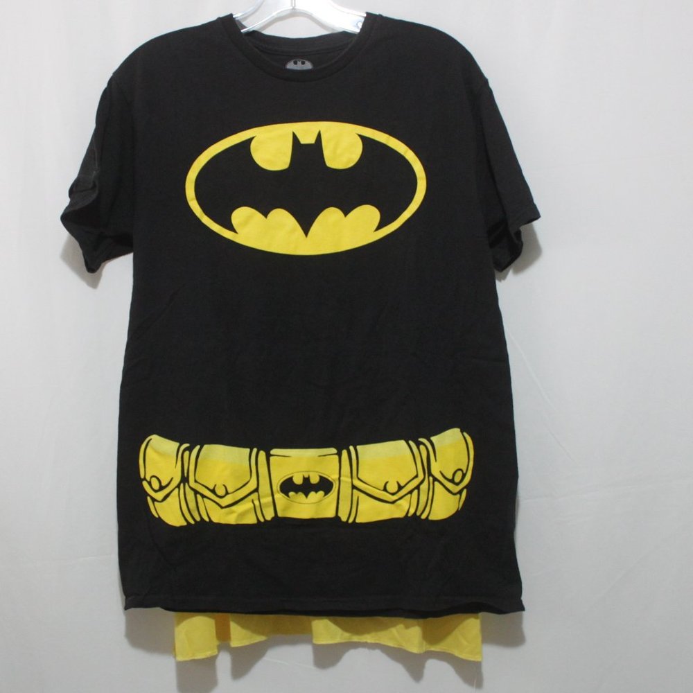 Batman Short Sleeve Tee with Detachable Cape Black & Yellow Batman Graph Medium
